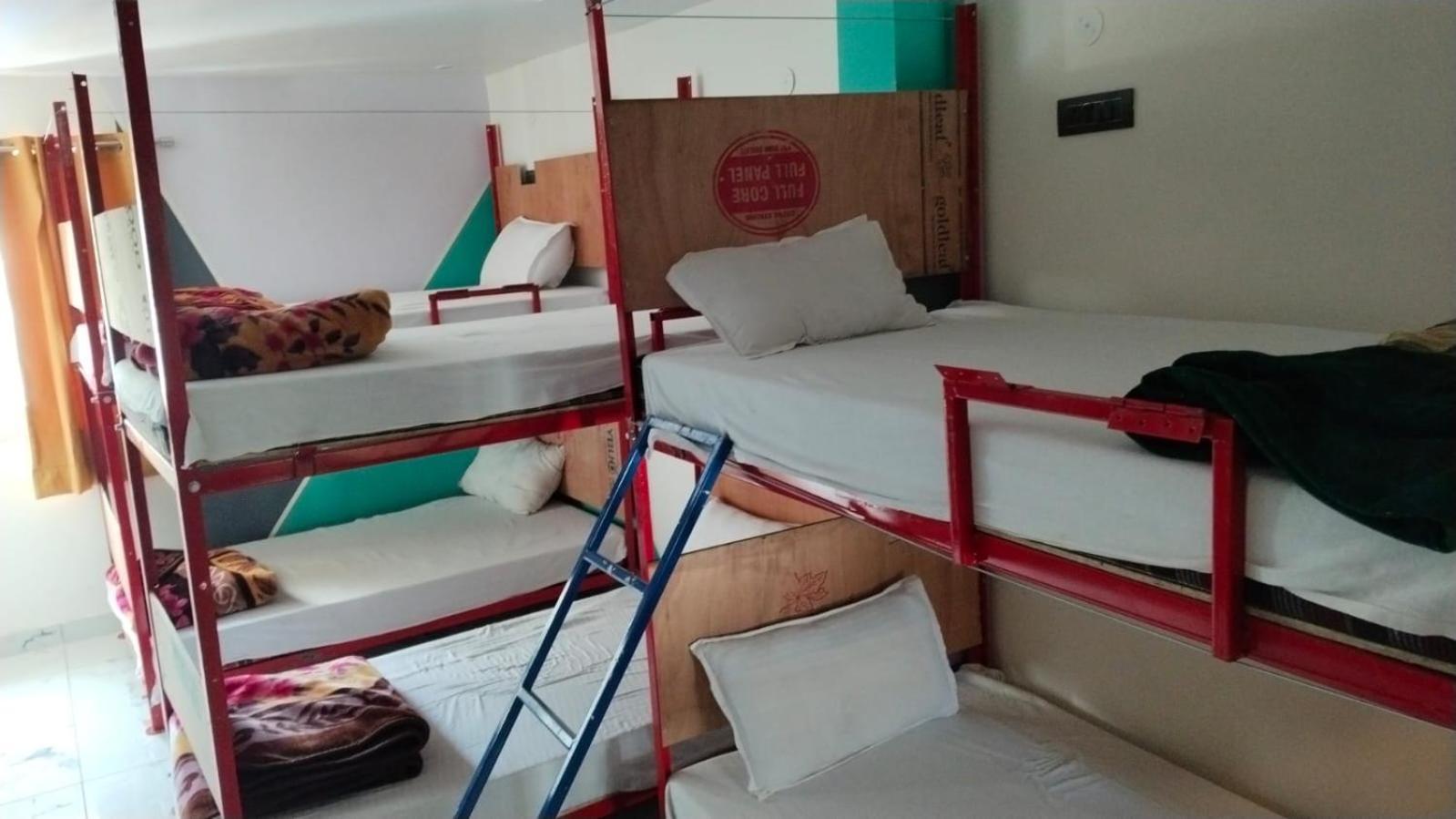 Bonfire Hostels Rishikesh Rishīkesh Exterior foto