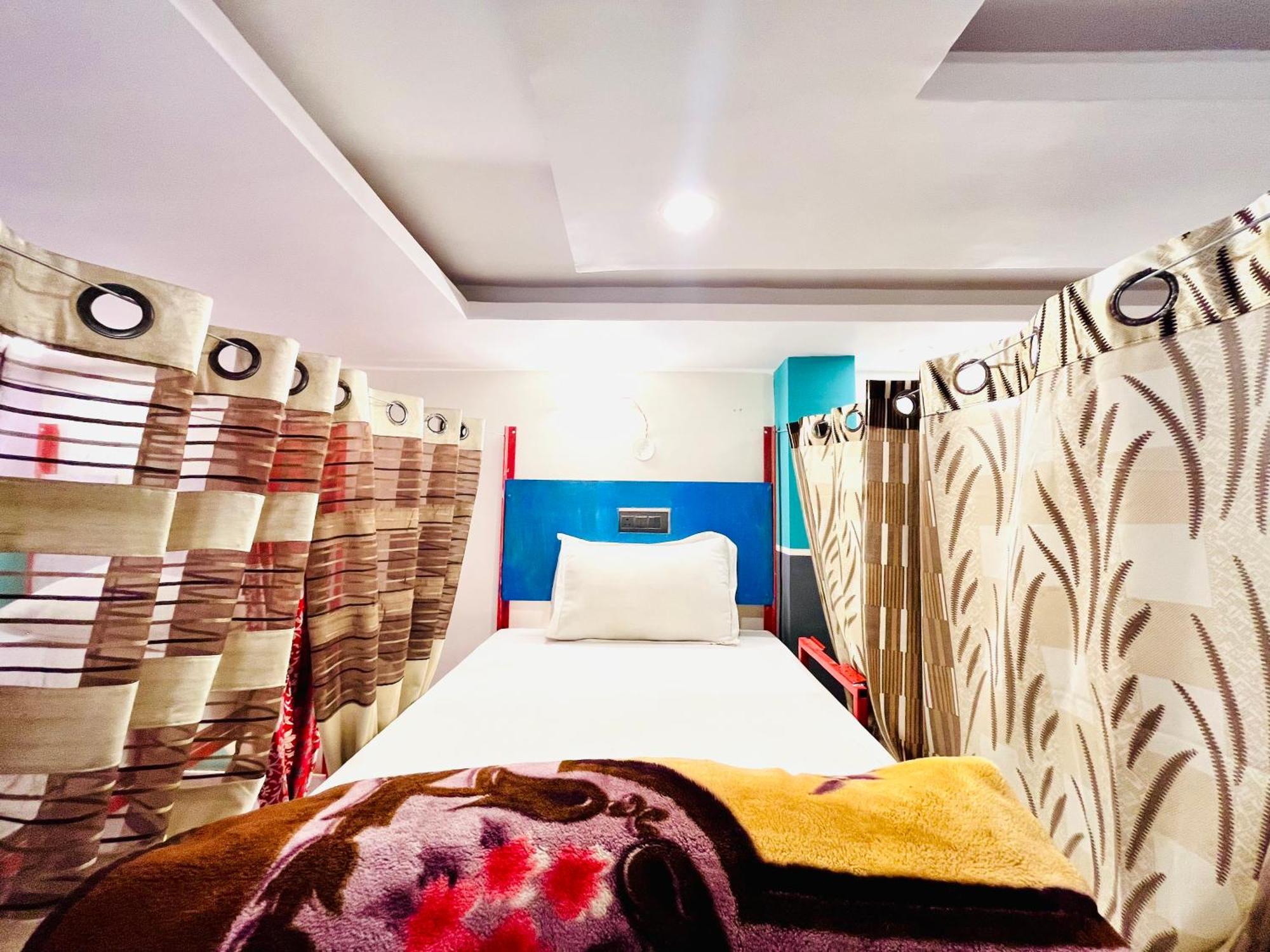 Bonfire Hostels Rishikesh Rishīkesh Exterior foto